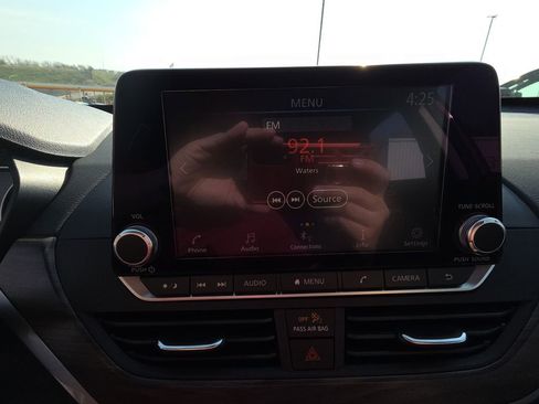 Used 2024 Nissan Altima 2.5 SV image 21