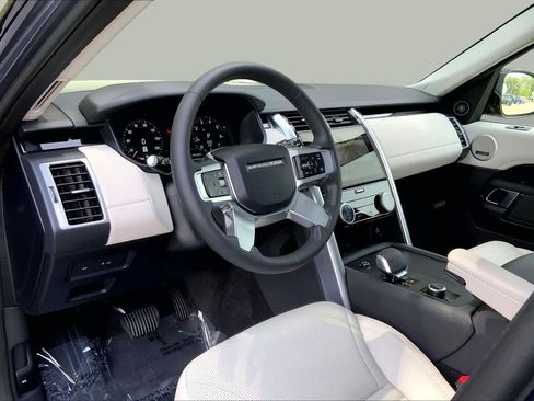 Used 2025 Land Rover Discovery S AWD/4WD image 16