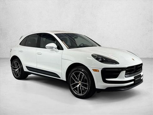 Certified 2025 Porsche Macan AWD/4WD image 7