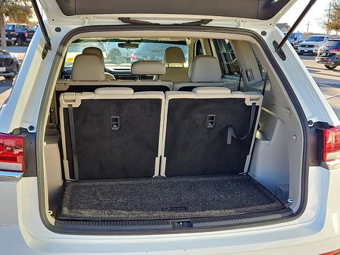 Certified 2022 Volkswagen Atlas SE image 6