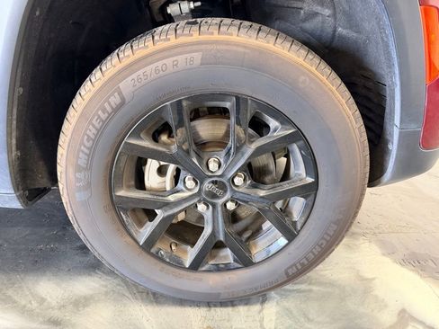 Used 2024 Jeep Grand Cherokee Altitude AWD/4WD image 24