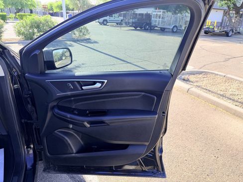 Used 2017 Ford Edge Titanium FWD image 25