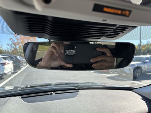 Used 2023 Land Rover Discovery Sport SE image 15