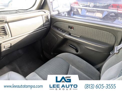 Used 2004 Chevrolet Avalanche Z66 w/ Preferred Equipment Group image 16