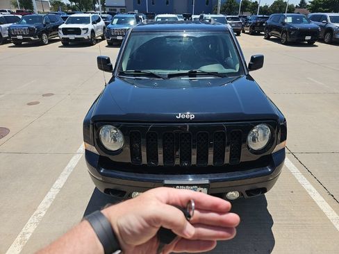 Used 2017 Jeep Patriot Sport w/ Power Value Group AWD/4WD image 8
