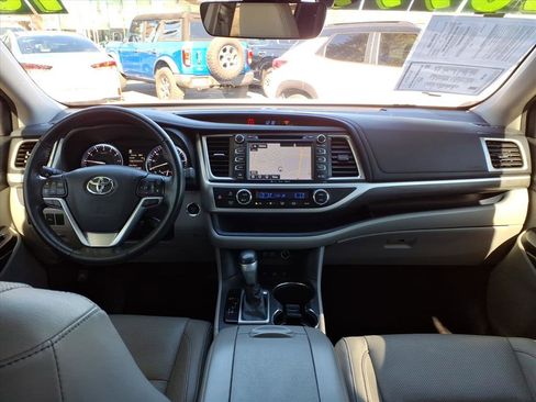 Used 2018 Toyota Highlander AWD V6 image 17