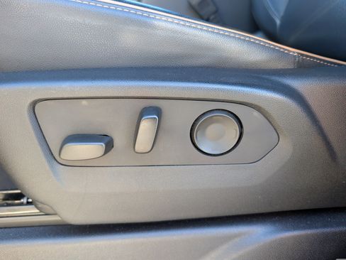 Used 2023 GMC Yukon AT4 w/ AT4 Premium Package image 15