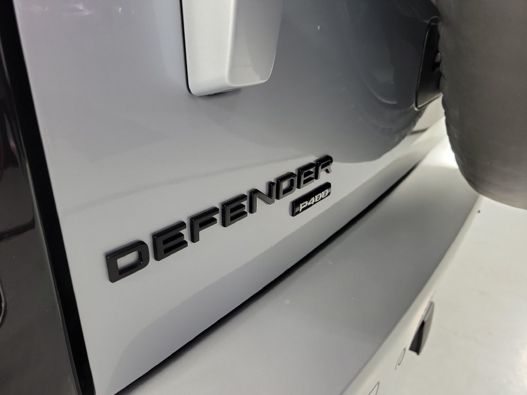 Used 2023 Land Rover Defender 130 SE AWD/4WD image 7