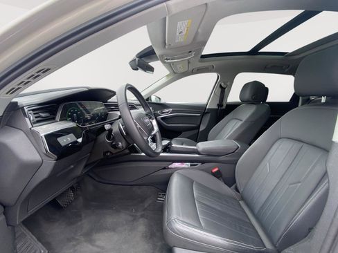 Used 2021 Audi e-tron Premium w/ Convenience Plus Package image 10
