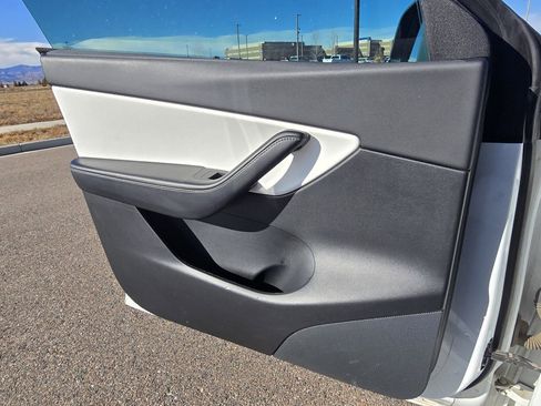 Used 2021 Tesla Model Y Long Range image 16