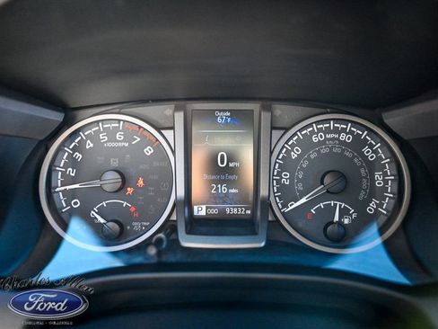 Used 2022 Toyota Tacoma SR image 9