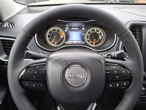 Used 2023 Jeep Cherokee Altitude Lux w/ Lux Elite Package image 21