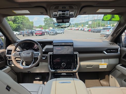 New 2026 GMC Yukon Denali w/ Advanced Technology Package AWD/4WD image 17