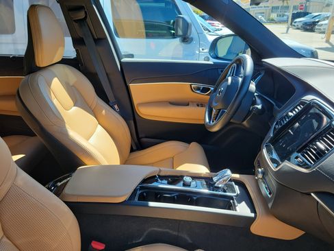 Used 2025 Volvo XC90 T8 Ultra w/ Protection Package Premier image 10