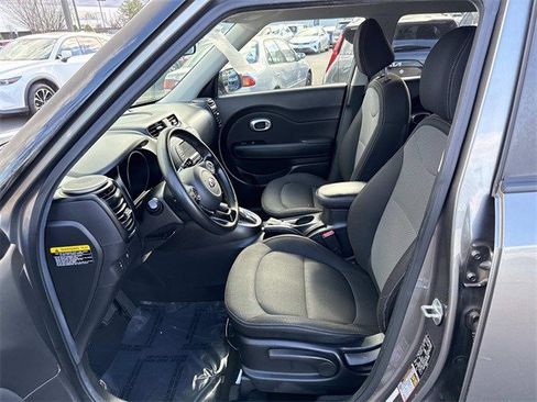 Used 2017 Kia Soul + image 14