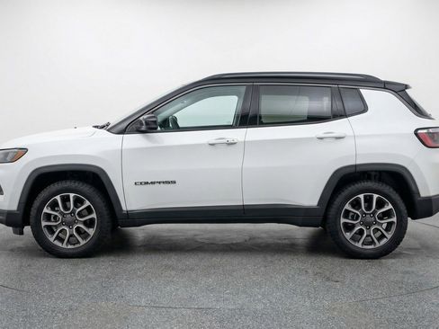 Used 2025 Jeep Compass Trailhawk AWD/4WD image 5