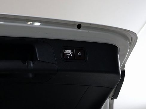 Used 2019 Mercedes-Benz GLC 300 4MATIC image 29