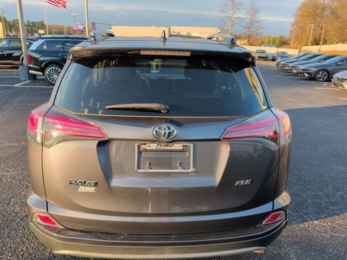 Used 2018 Toyota RAV4 XLE image 18