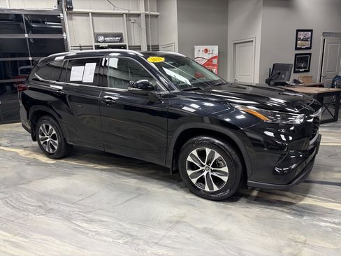 Used 2022 Toyota Highlander XLE image 34