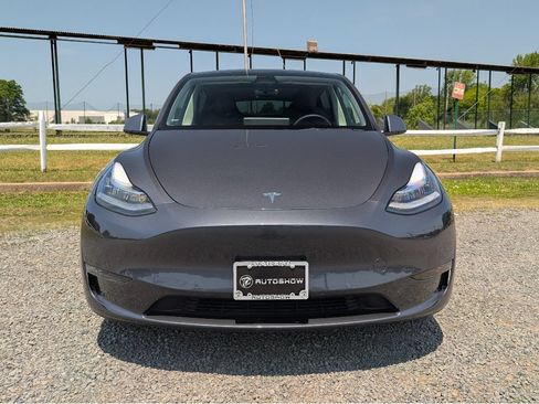 Used 2022 Tesla Model Y Long Range AWD/4WD image 2