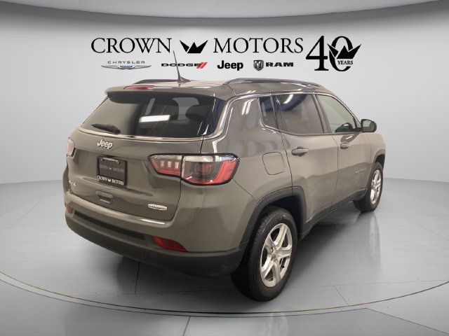 Used 2023 Jeep Compass Latitude w/ Sun and Sound Group AWD/4WD image 14