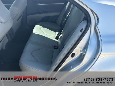 Used 2022 Toyota Camry XLE w/ Navigation Upgrade Package image 21