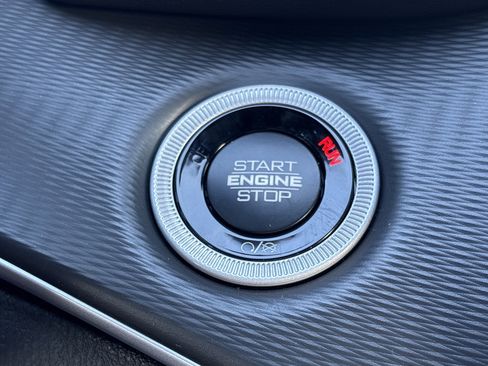 New 2025 Jeep Grand Cherokee Altitude image 32