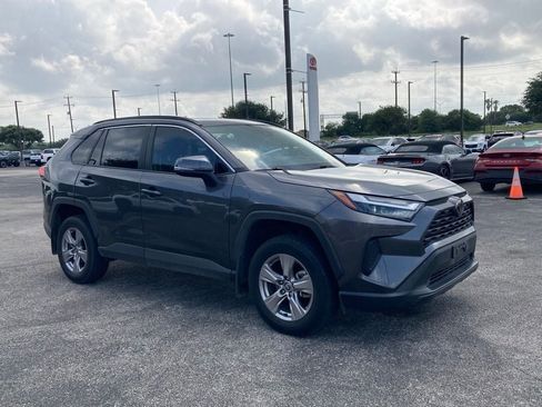 Used 2022 Toyota RAV4 XLE w/ Convenience Package FWD image 3
