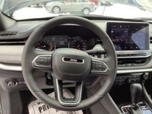 Used 2023 Jeep Compass Latitude w/ Convenience Group image 12