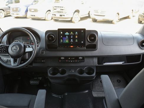 Used 2021 Mercedes-Benz Sprinter 2500 image 32