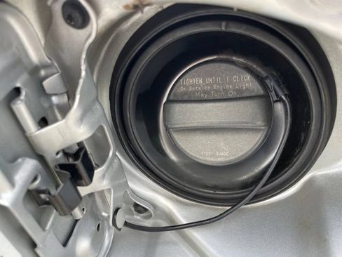 Used 2016 Nissan Frontier SV RWD image 7