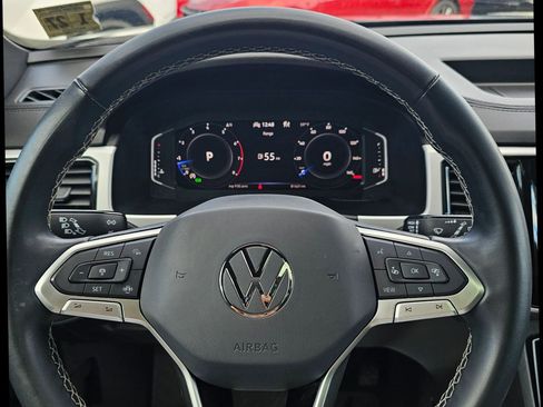 Used 2022 Volkswagen Atlas Cross Sport SE image 16