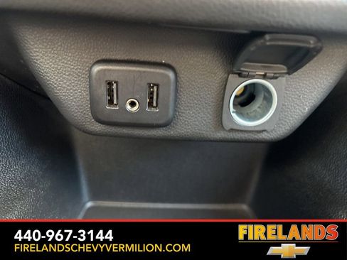 Used 2021 Chevrolet Traverse LT image 21