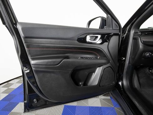 Used 2024 Jeep Compass Trailhawk image 9