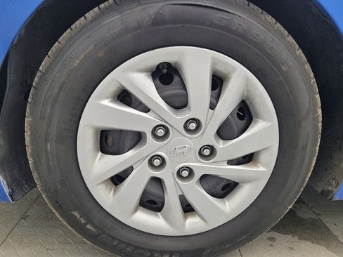 Used 2017 Hyundai Elantra SE image 31