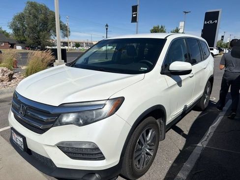Used 2017 Honda Pilot EX image 3