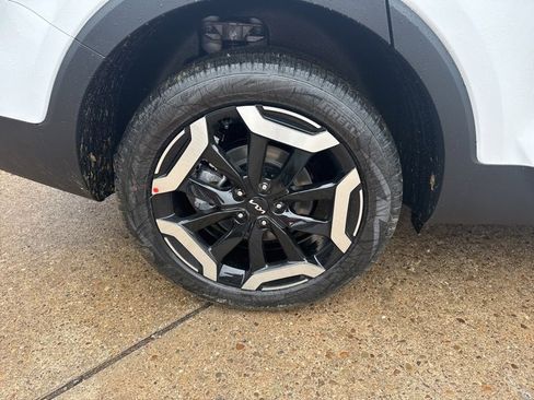 New 2025 Kia Telluride S image 9