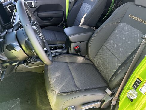 New 2025 Jeep Gladiator Mojave w/ Convenience Group image 17