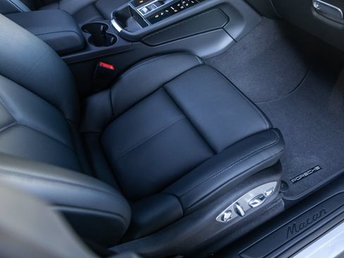 Certified 2026 Porsche Macan AWD/4WD image 45