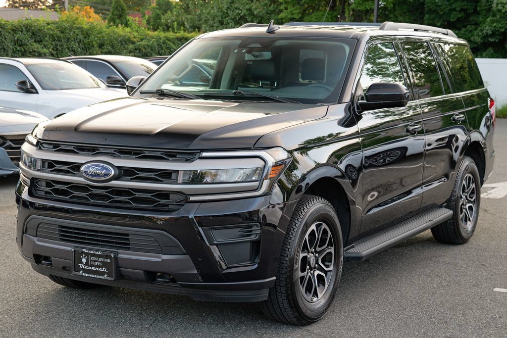 Used 2023 Ford Expedition XLT AWD/4WD image 3