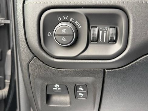 Used 2020 RAM 1500 Limited w/ Black Appearance Package AWD/4WD image 33