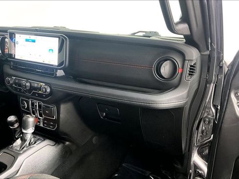 Used 2025 Jeep Wrangler Unlimited Rubicon AWD/4WD image 15