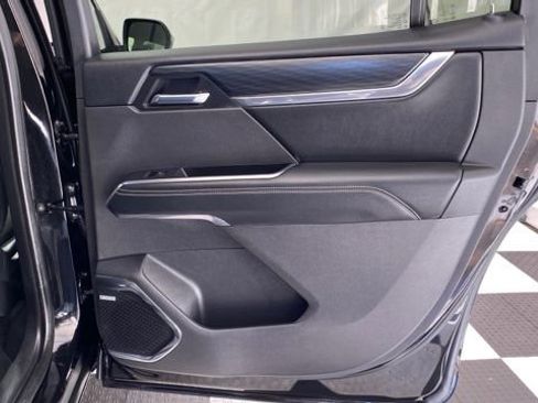 Used 2025 GMC Acadia Elevation image 27