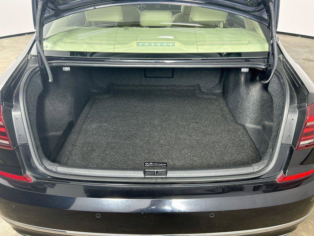 Used 2017 Volkswagen Passat 1.8T SEL Premium FWD image 27