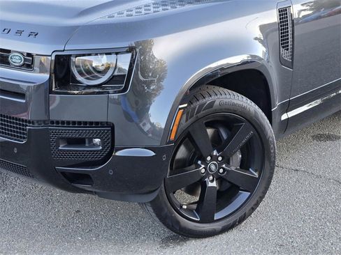 New 2025 Land Rover Defender 130 X-Dynamic SE image 6