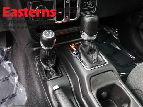 Used 2025 Jeep Wrangler Unlimited Sahara AWD/4WD image 13