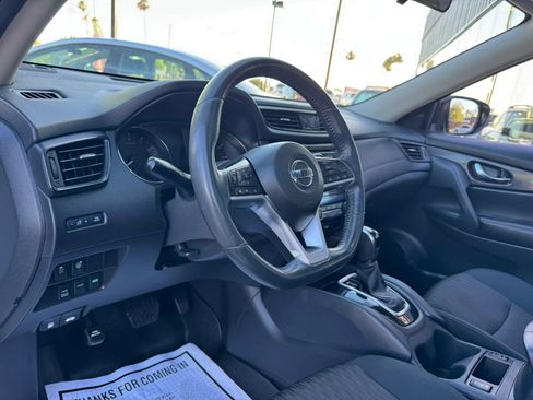 Used 2017 Nissan Rogue SV AWD/4WD image 18