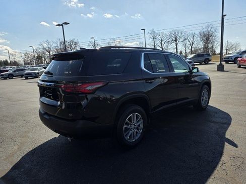 Used 2023 Chevrolet Traverse LT image 3