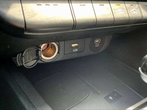 Used 2025 Hyundai Elantra SEL FWD image 12