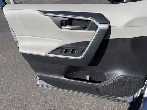 Certified 2025 Toyota RAV4 XLE w/ Convenience Package FWD image 22